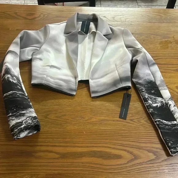 NWT Carbon 38 HTF Black and White Ocean Wave Scene zipper Cropped blazer, Xs‎ - Picture 1 of 7